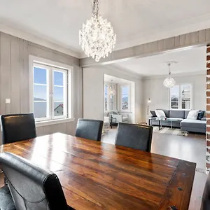  Apartment Fantastic With Great View!